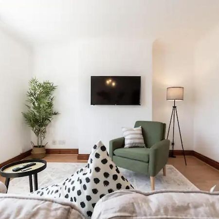 Metropolitan - 2 Bed, Private Parking Apartment, Great Commercial Home From Home Stay! سوثامبتون المظهر الخارجي الصورة