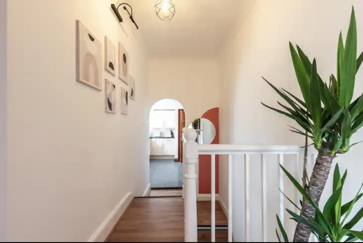 Metropolitan - 2 Bed, Private Parking Apartment, Great Commercial Home From Home Stay! سوثامبتون المظهر الخارجي الصورة